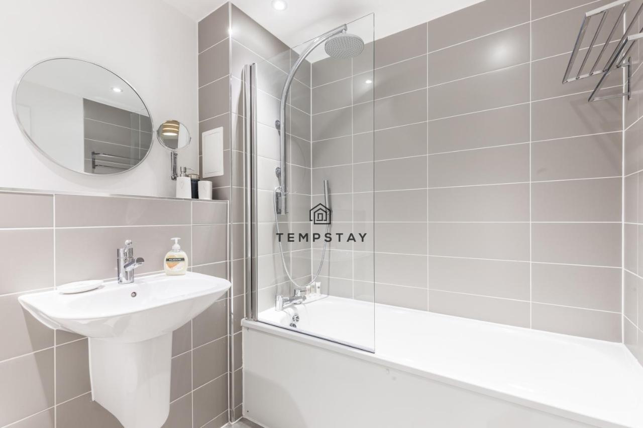 Modern Private Apartment -Balcony-Tube Station ลอนดอน ภายนอก รูปภาพ