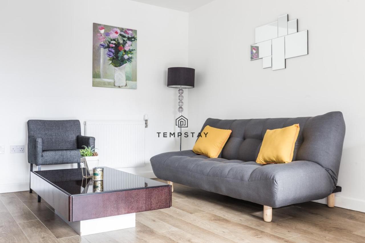 Modern Private Apartment -Balcony-Tube Station ลอนดอน ภายนอก รูปภาพ