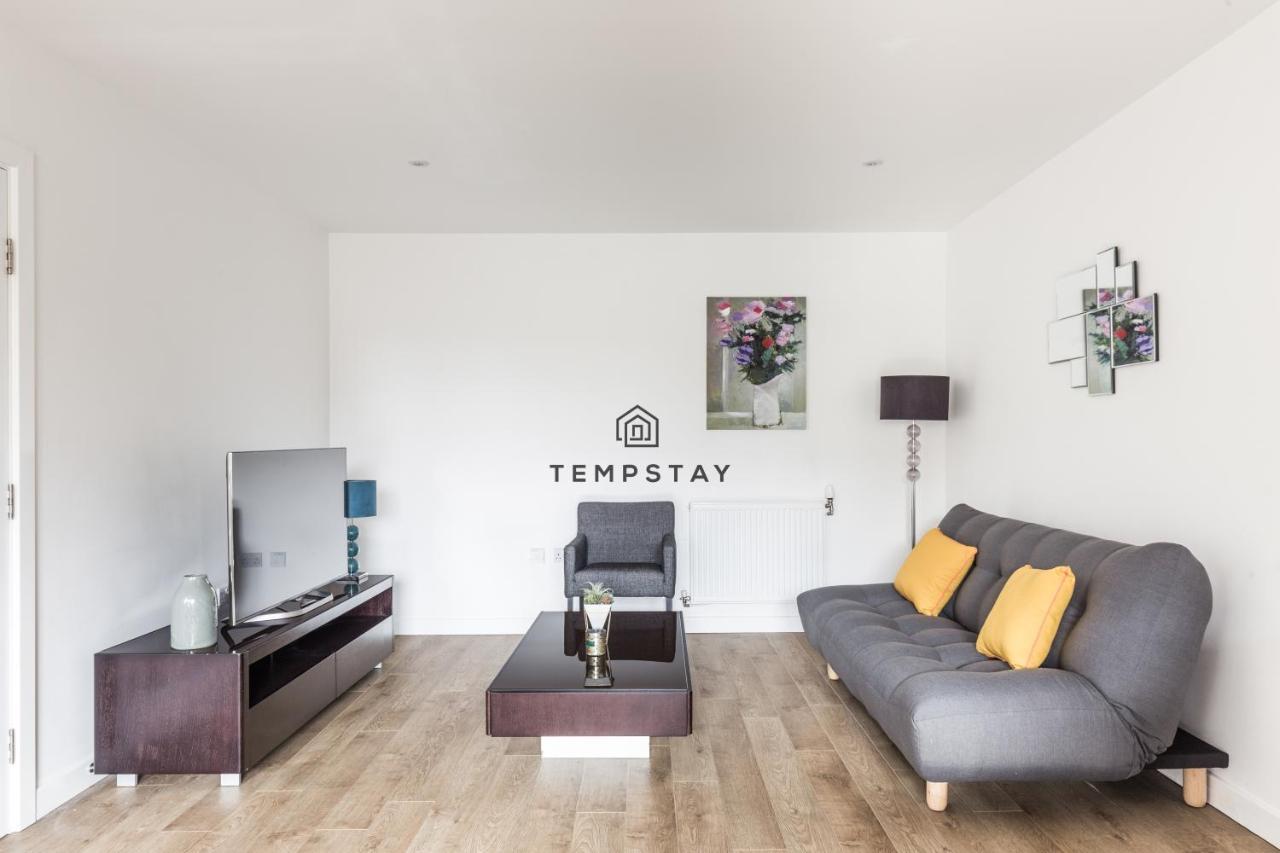 Modern Private Apartment -Balcony-Tube Station ลอนดอน ภายนอก รูปภาพ